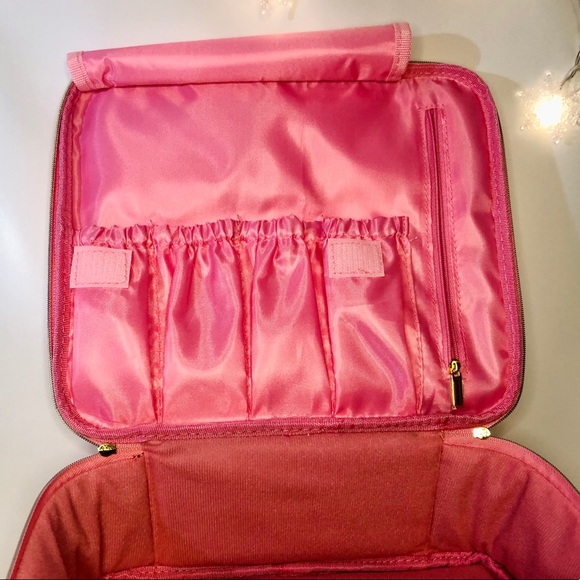 UP&GEO Cosmetics Case in Bubble Gum Pink - Picture 9 of 16